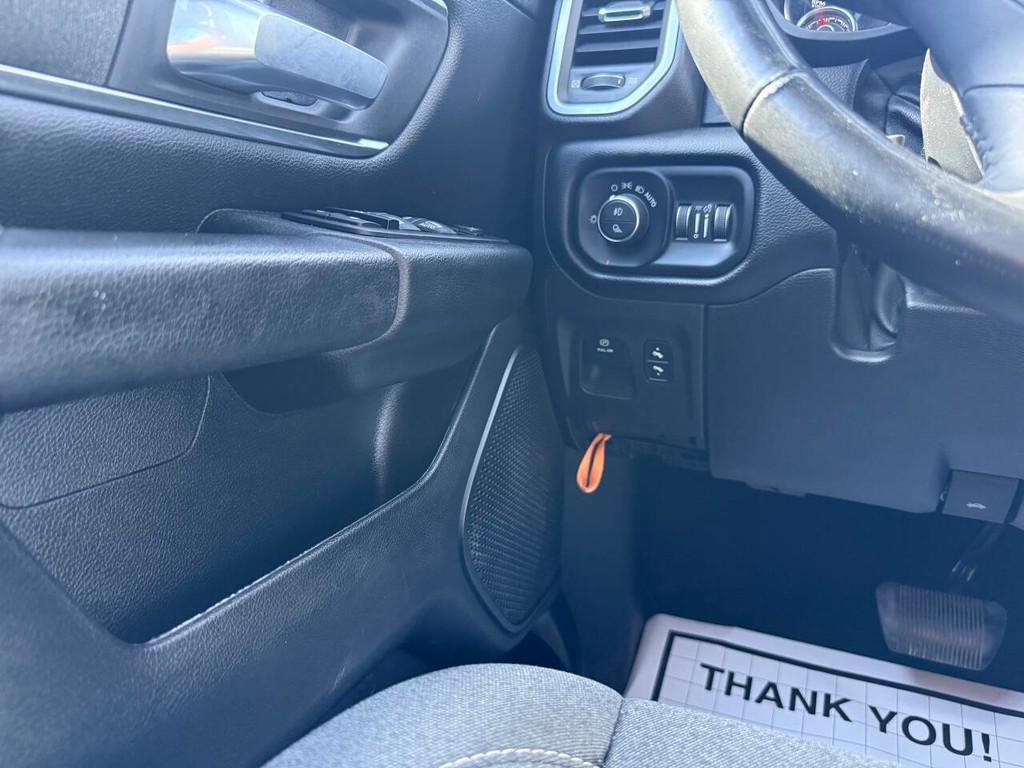 Ram 1500 Vehicle Full-screen Gallery Image 32