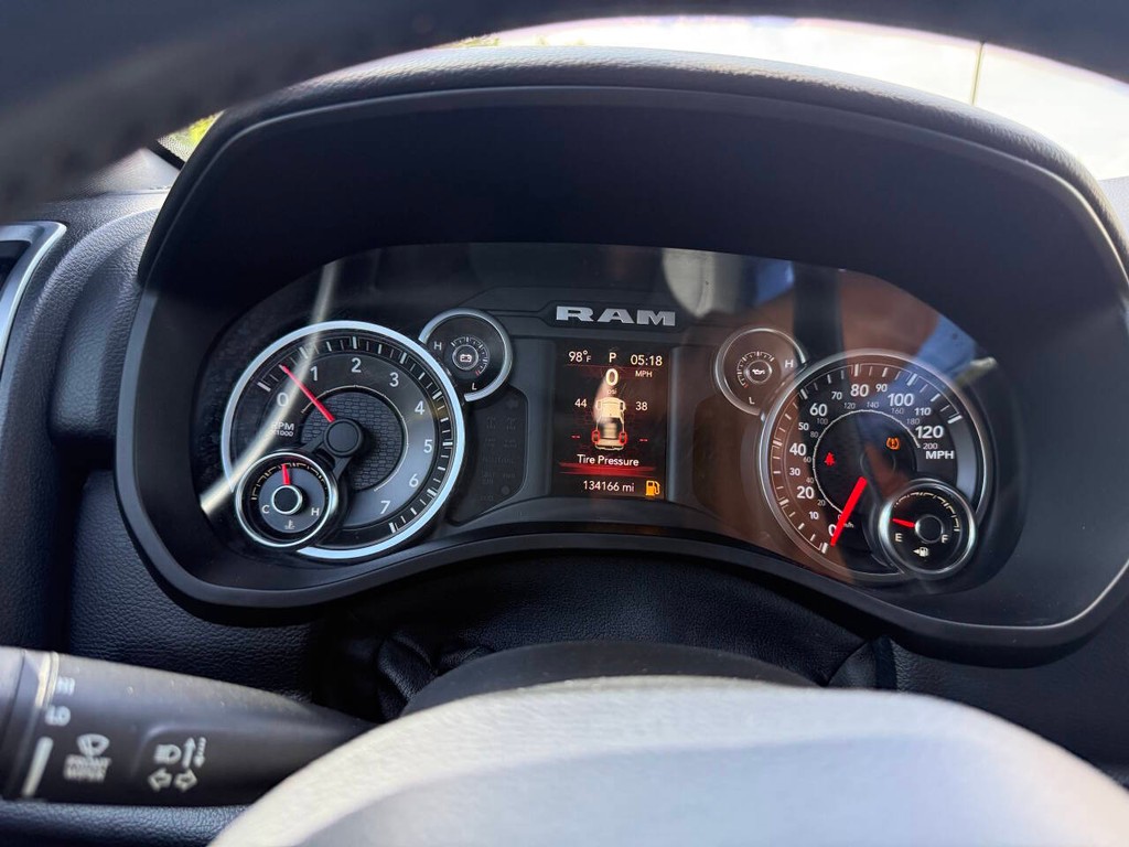 Ram 1500 Vehicle Full-screen Gallery Image 34