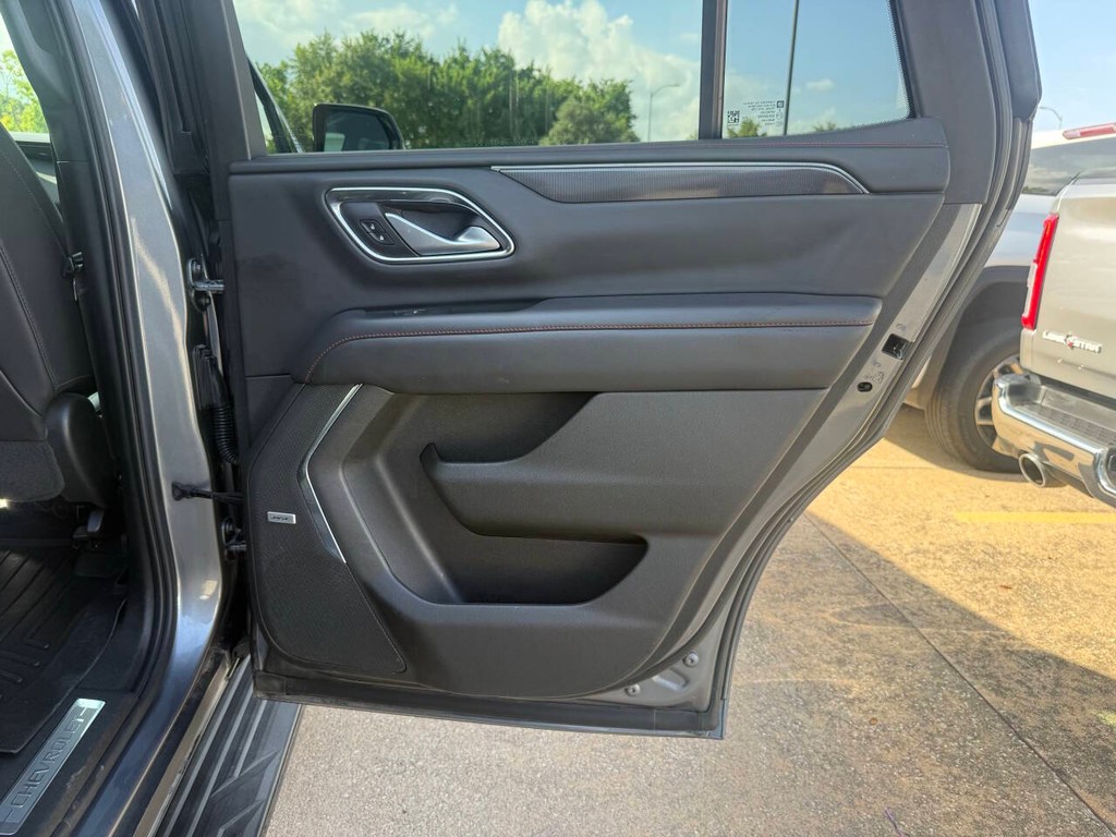 Chevrolet Tahoe Vehicle Full-screen Gallery Image 17