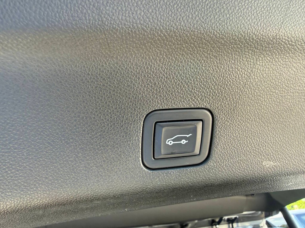 Chevrolet Tahoe Vehicle Full-screen Gallery Image 39