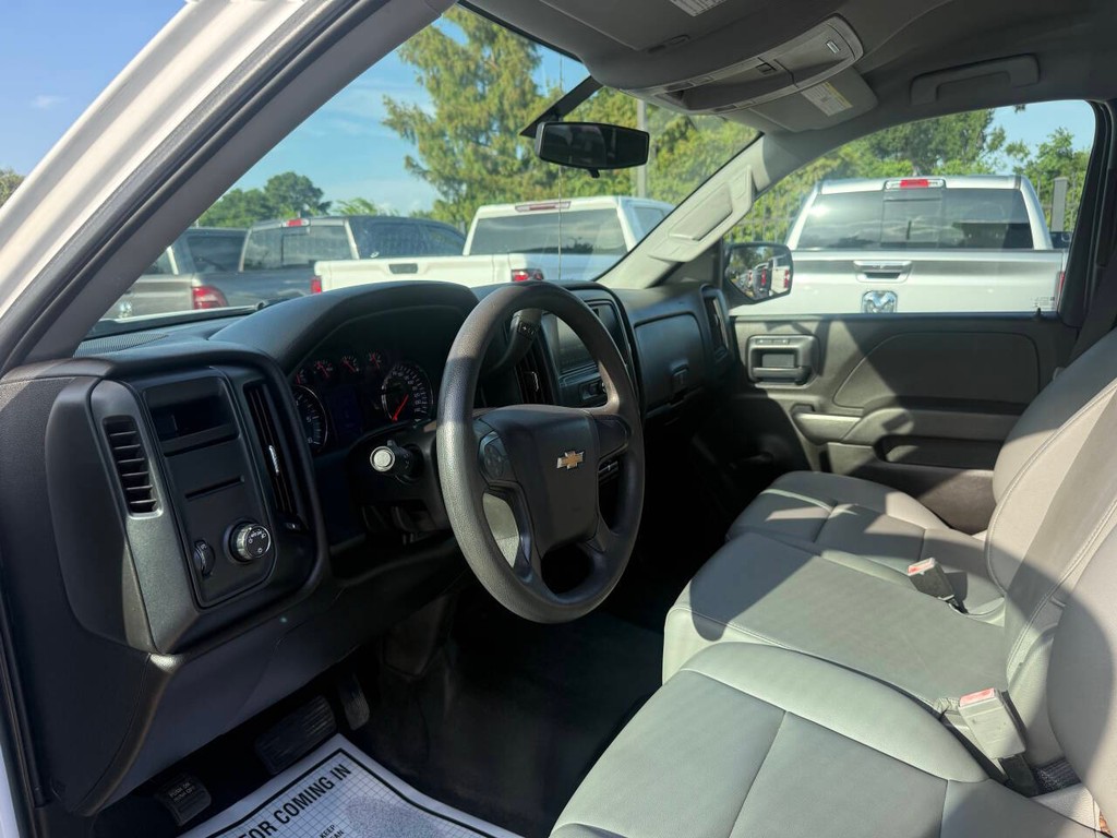Chevrolet Silverado 1500 Vehicle Full-screen Gallery Image 06
