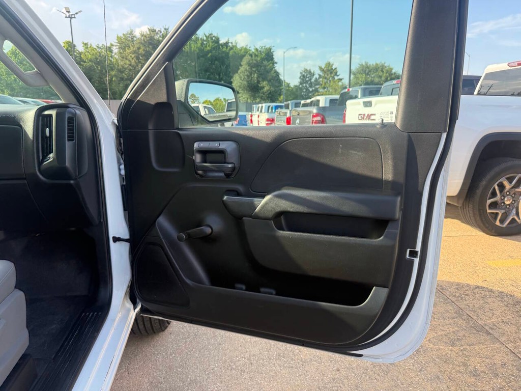 Chevrolet Silverado 1500 Vehicle Full-screen Gallery Image 11