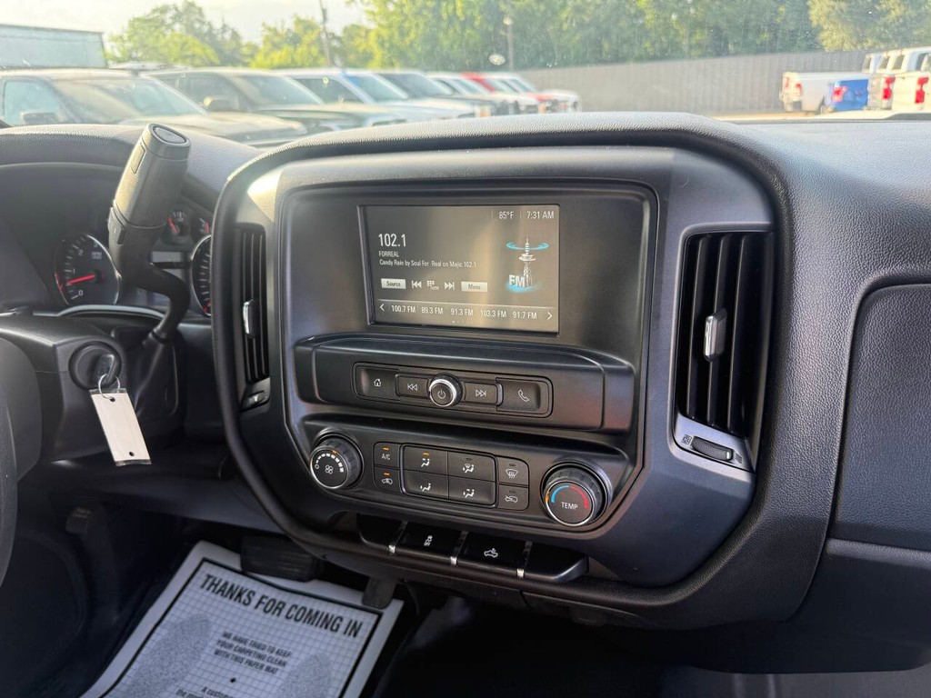 Chevrolet Silverado 1500 Vehicle Full-screen Gallery Image 16