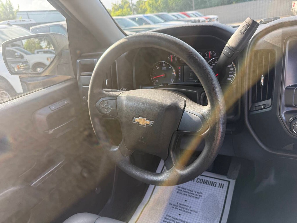 Chevrolet Silverado 1500 Vehicle Full-screen Gallery Image 17
