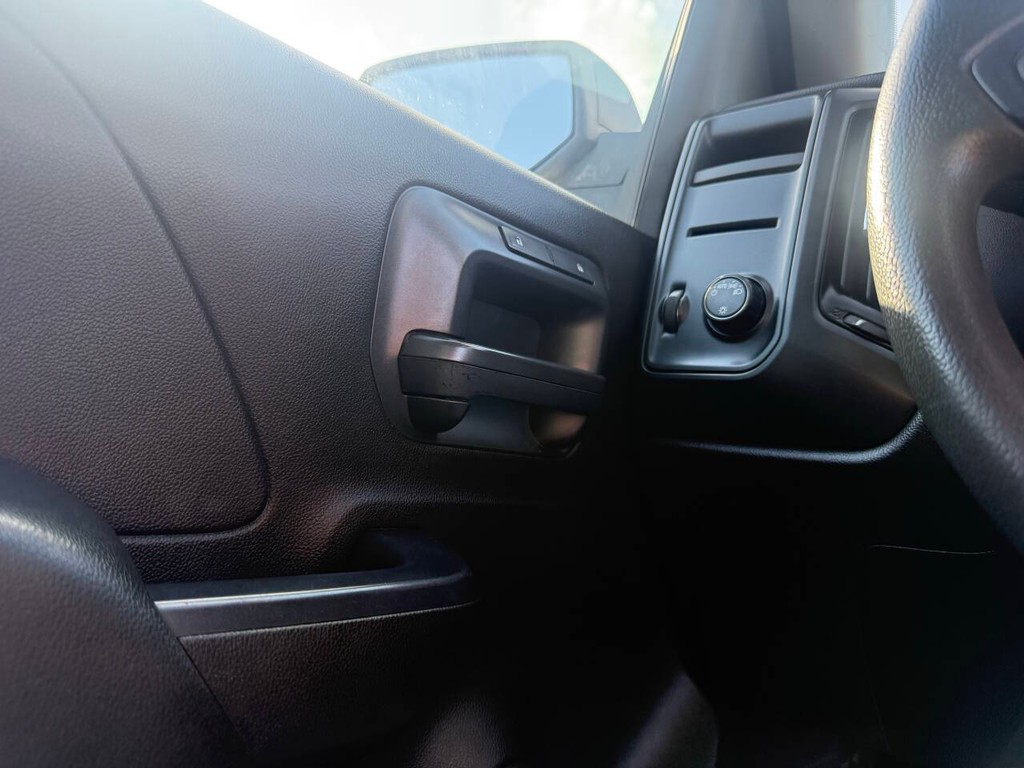 Chevrolet Silverado 1500 Vehicle Full-screen Gallery Image 21