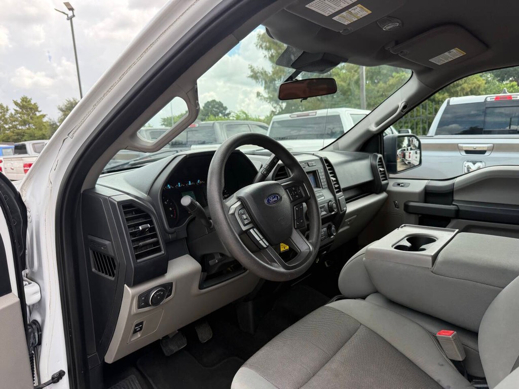 Ford F-150 Vehicle Full-screen Gallery Image 06