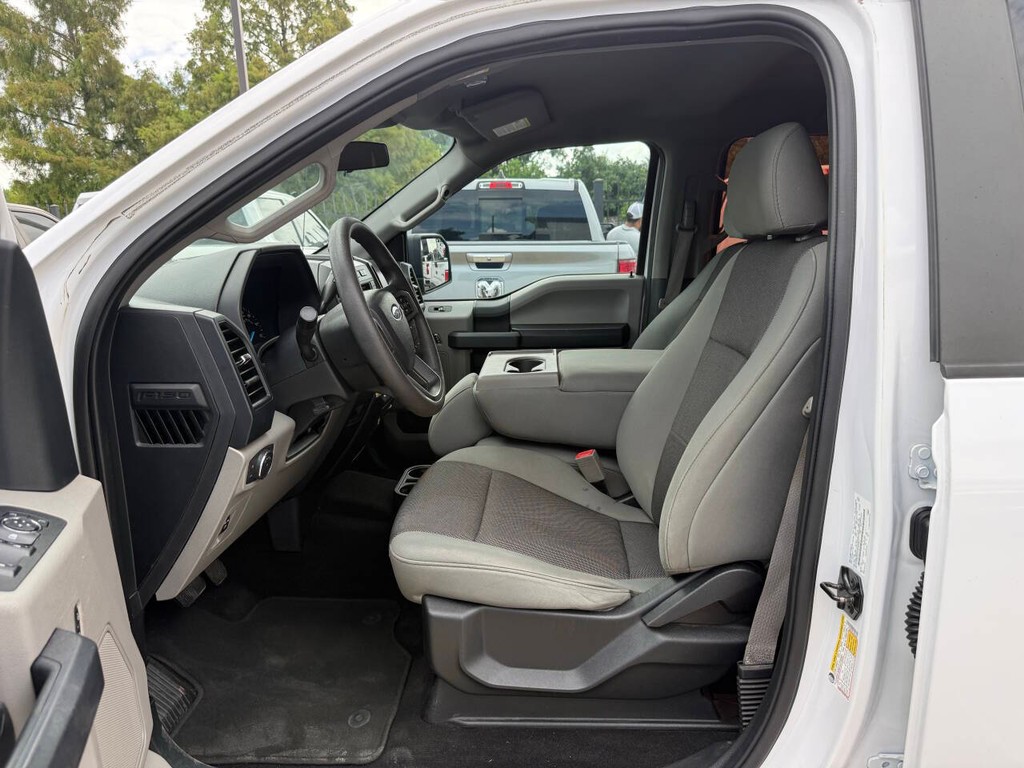 Ford F-150 Vehicle Full-screen Gallery Image 07
