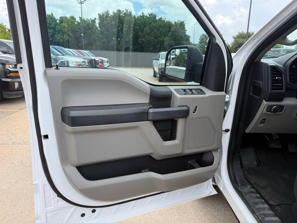 Ford F-150 Vehicle Full-screen Gallery Image 08