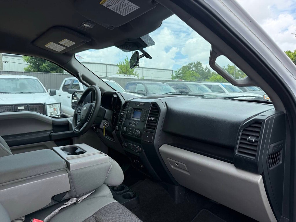 Ford F-150 Vehicle Full-screen Gallery Image 09