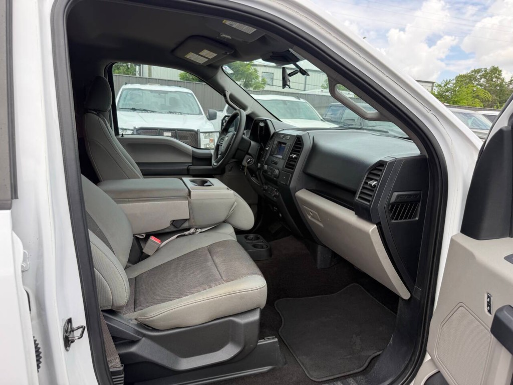 Ford F-150 Vehicle Full-screen Gallery Image 10