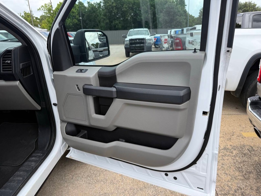 Ford F-150 Vehicle Full-screen Gallery Image 11