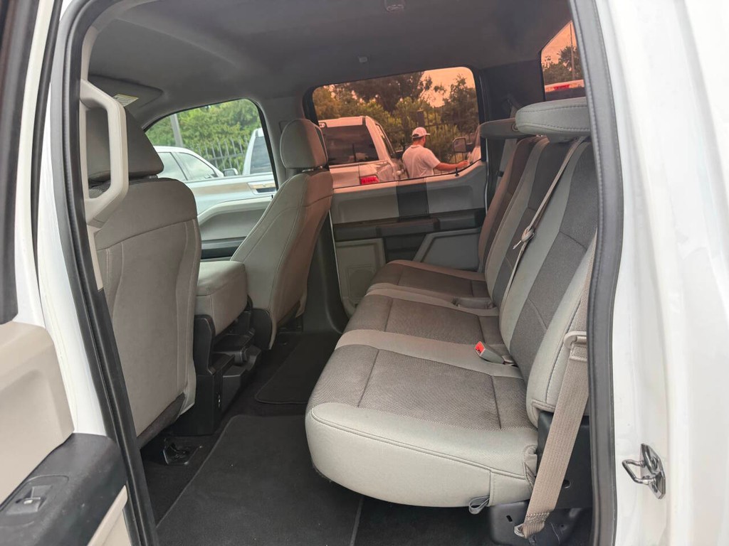 Ford F-150 Vehicle Full-screen Gallery Image 13
