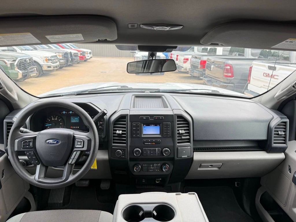 Ford F-150 Vehicle Full-screen Gallery Image 17