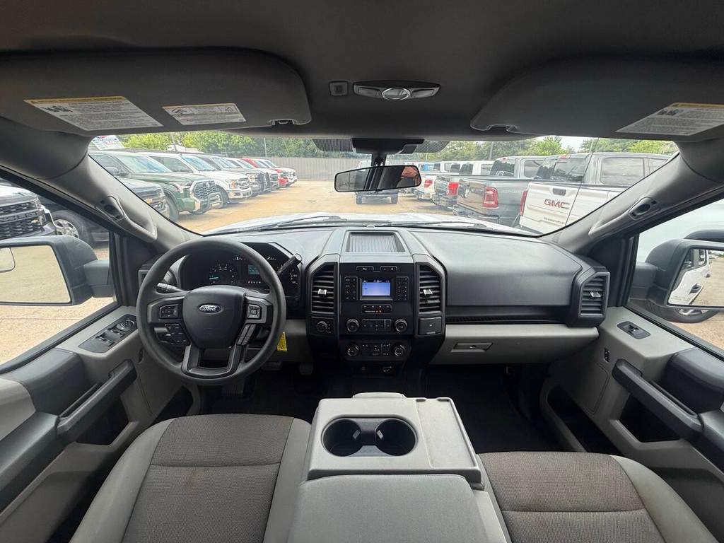 Ford F-150 Vehicle Full-screen Gallery Image 18