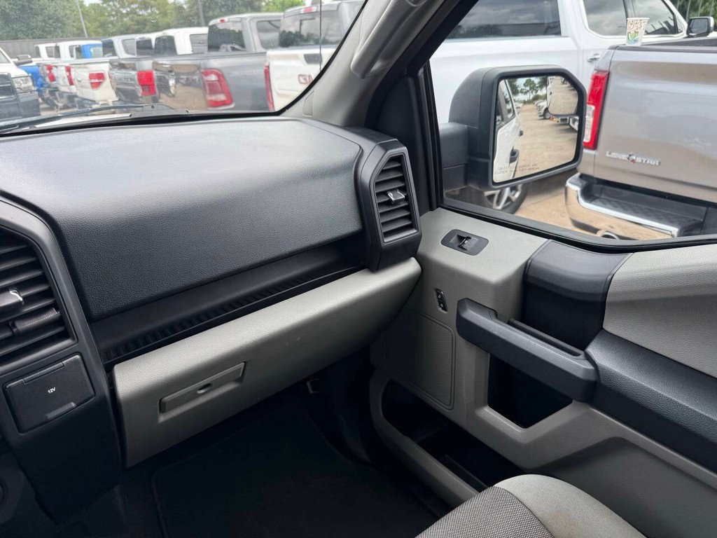 Ford F-150 Vehicle Full-screen Gallery Image 20