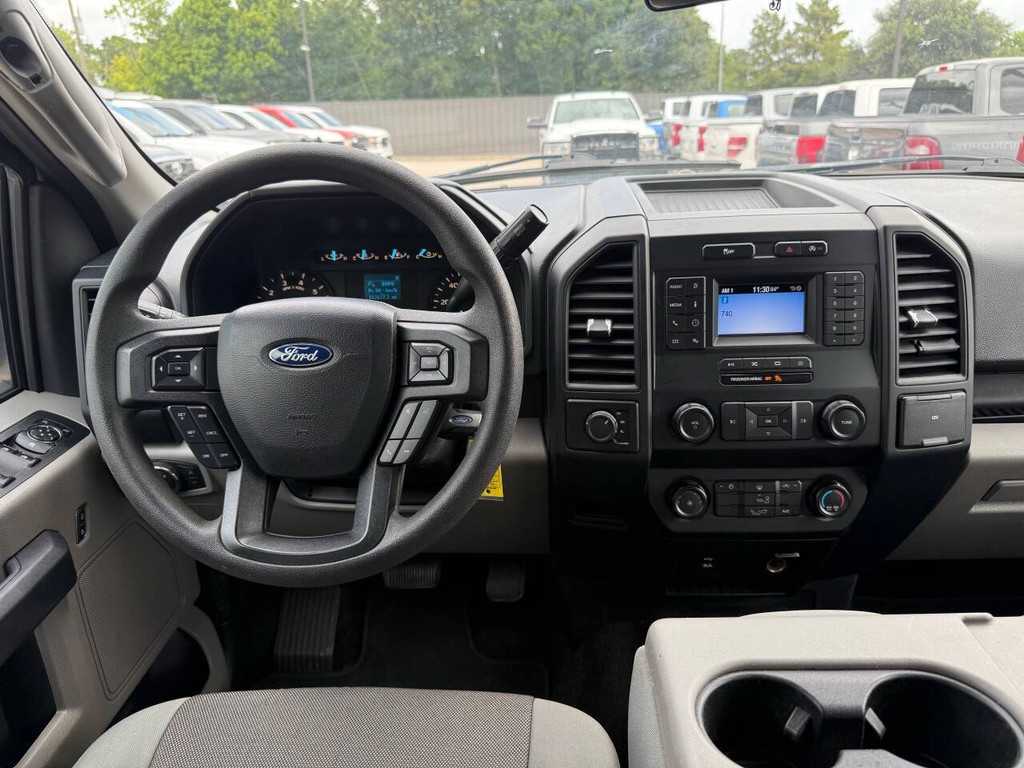 Ford F-150 Vehicle Full-screen Gallery Image 21