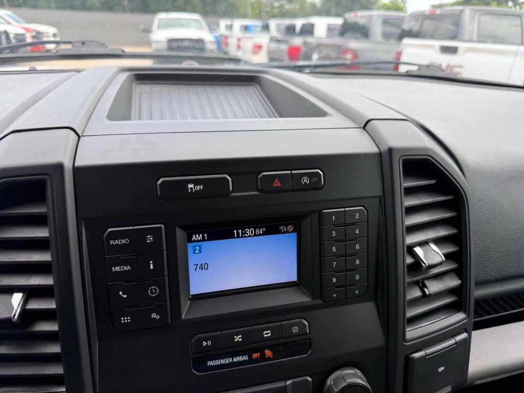 Ford F-150 Vehicle Full-screen Gallery Image 25