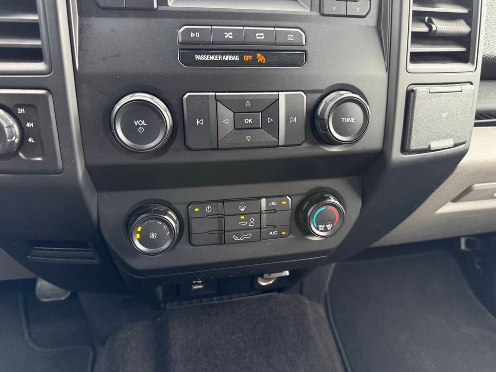 Ford F-150 Vehicle Full-screen Gallery Image 28
