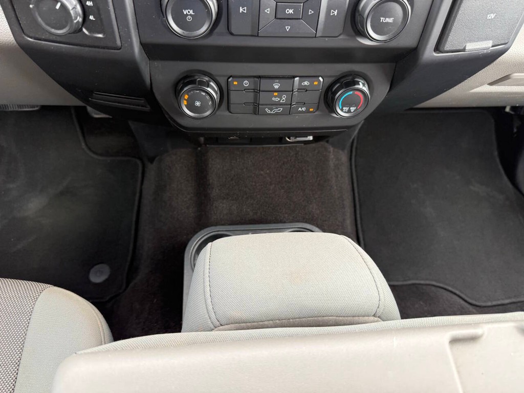Ford F-150 Vehicle Full-screen Gallery Image 29