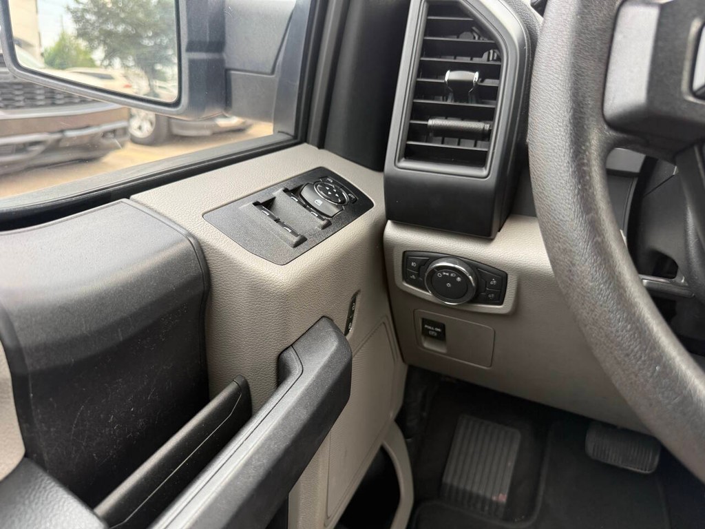 Ford F-150 Vehicle Full-screen Gallery Image 30