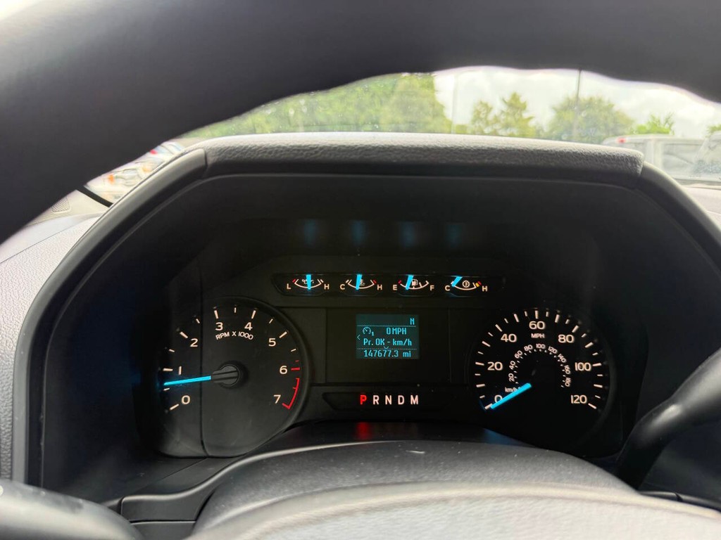 Ford F-150 Vehicle Full-screen Gallery Image 31