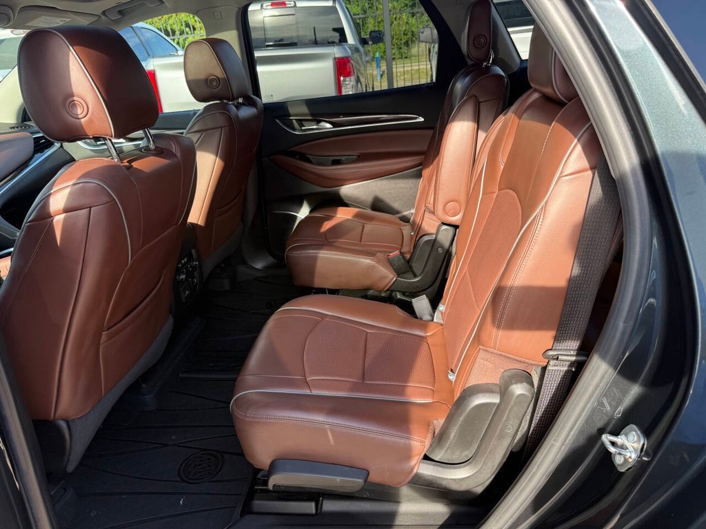 Buick Enclave Vehicle Full-screen Gallery Image 13