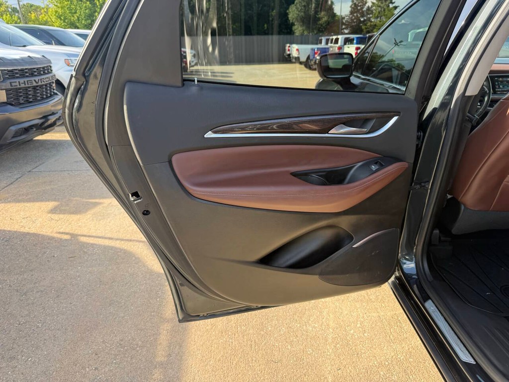 Buick Enclave Vehicle Full-screen Gallery Image 15