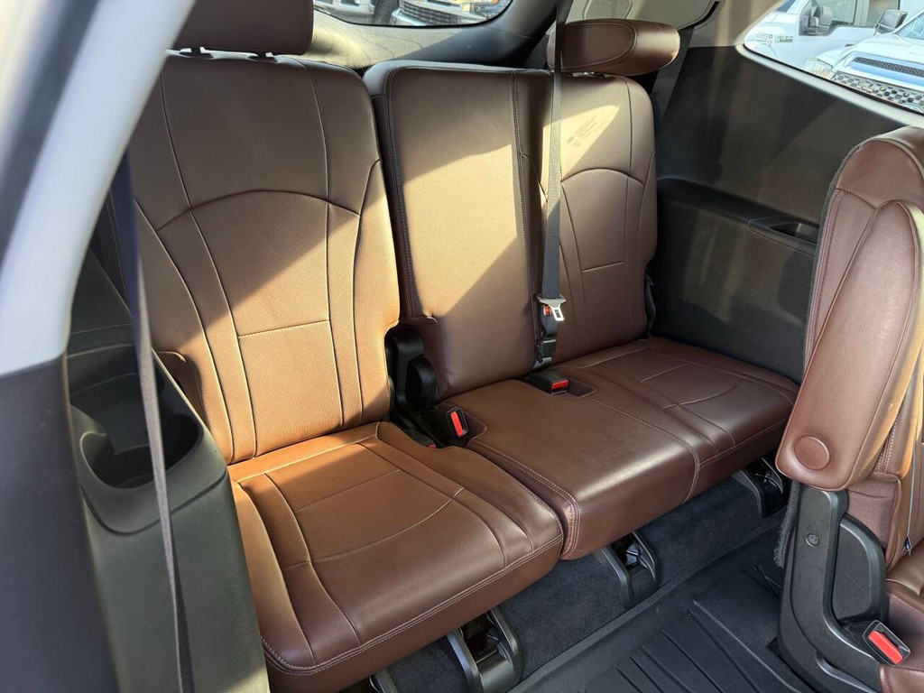 Buick Enclave Vehicle Full-screen Gallery Image 17