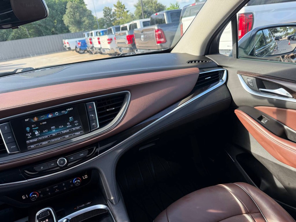 Buick Enclave Vehicle Full-screen Gallery Image 22