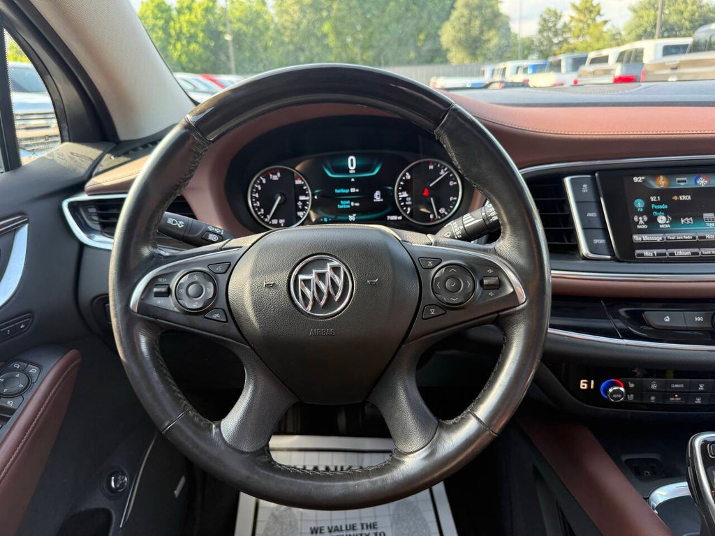 Buick Enclave Vehicle Full-screen Gallery Image 24