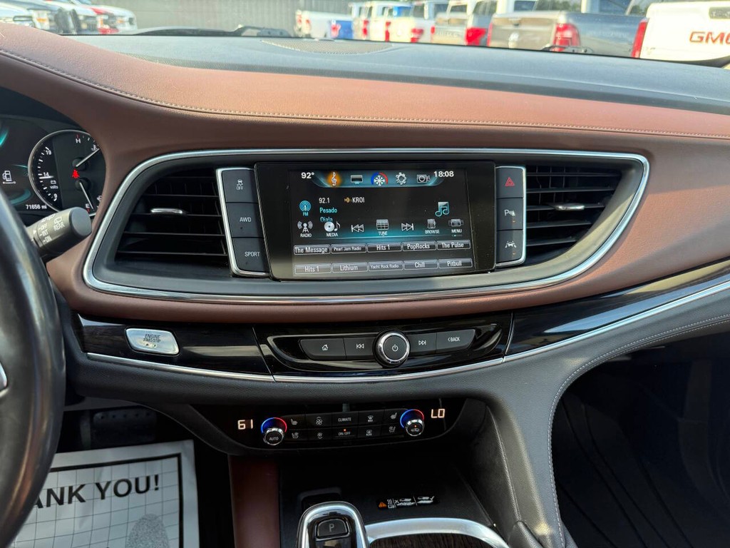 Buick Enclave Vehicle Full-screen Gallery Image 26