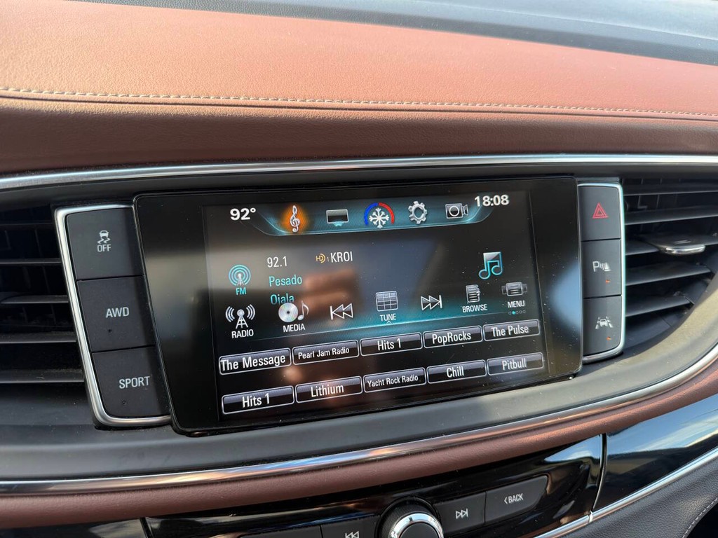 Buick Enclave Vehicle Full-screen Gallery Image 27