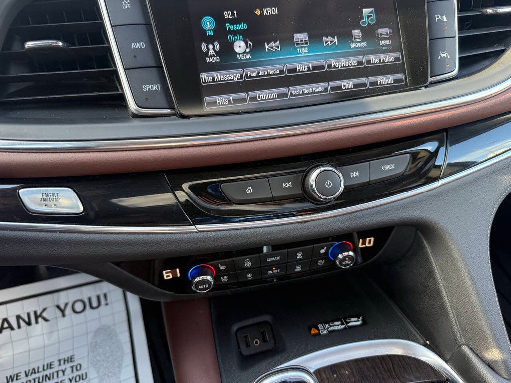 Buick Enclave Vehicle Full-screen Gallery Image 29
