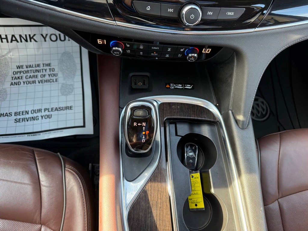 Buick Enclave Vehicle Full-screen Gallery Image 31