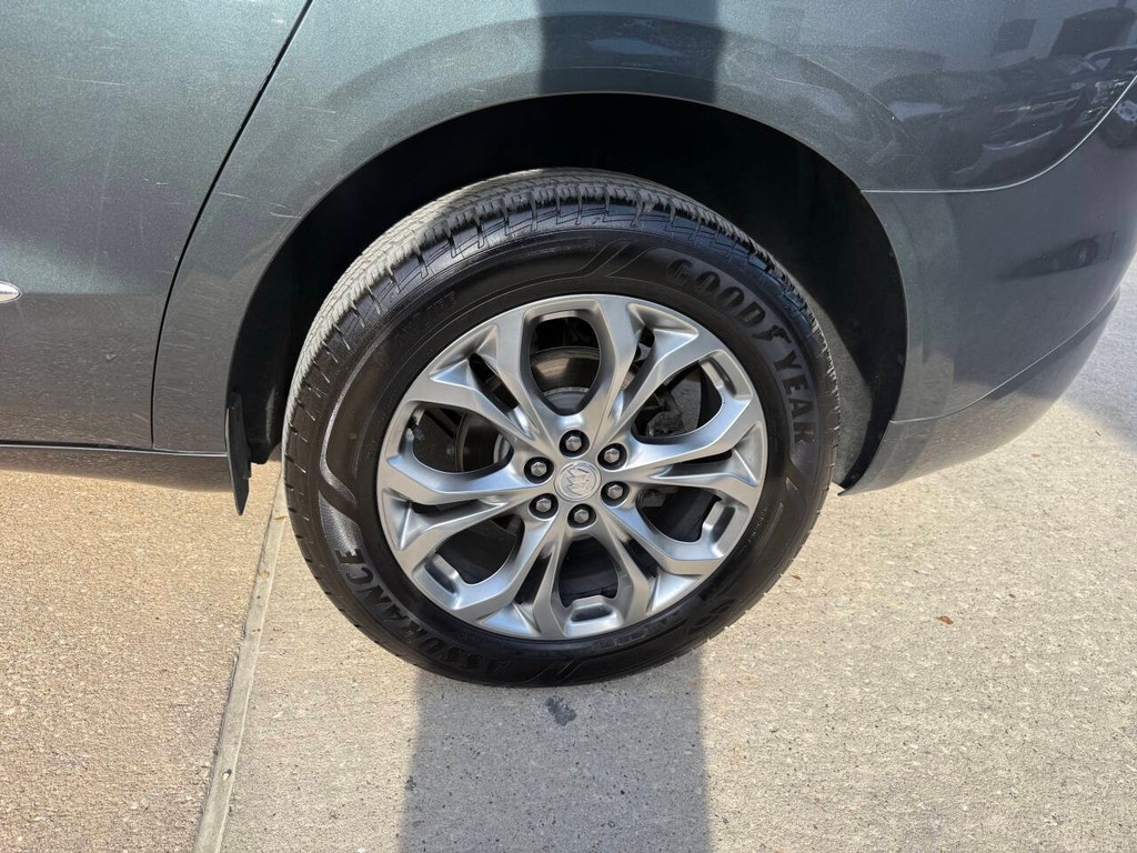 Buick Enclave Vehicle Full-screen Gallery Image 38
