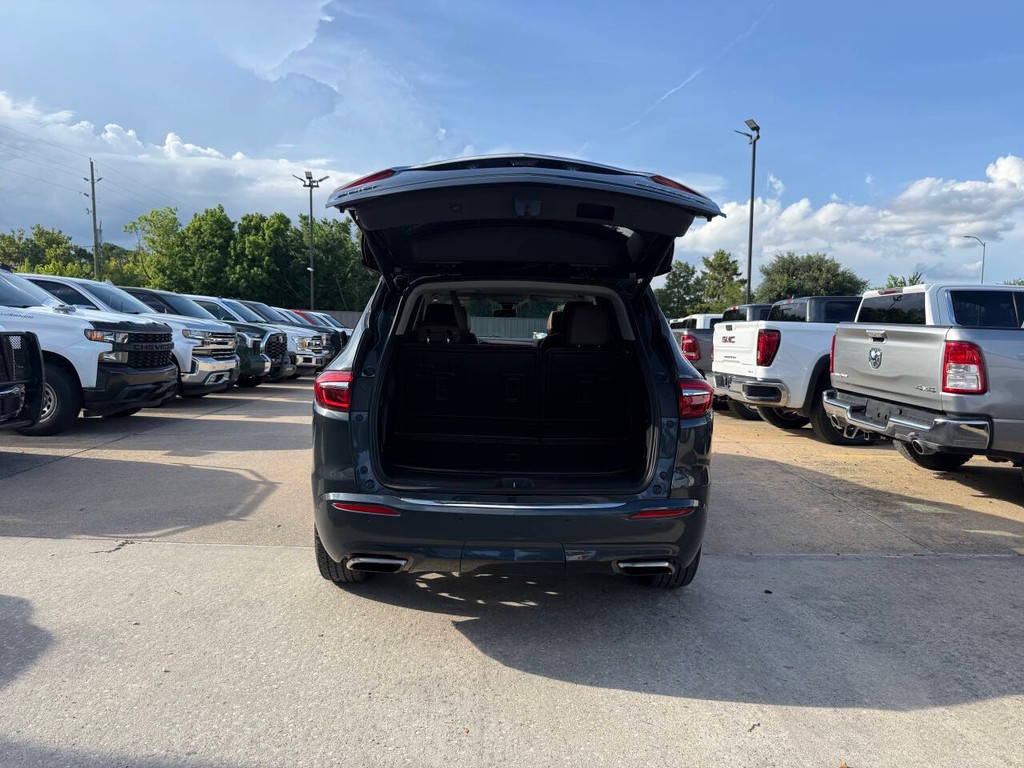 Buick Enclave Vehicle Full-screen Gallery Image 39