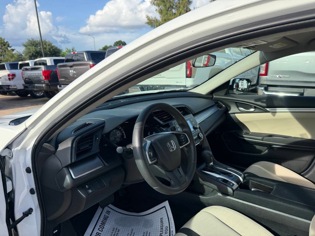 Honda Civic Sedan Vehicle Full-screen Gallery Image 06