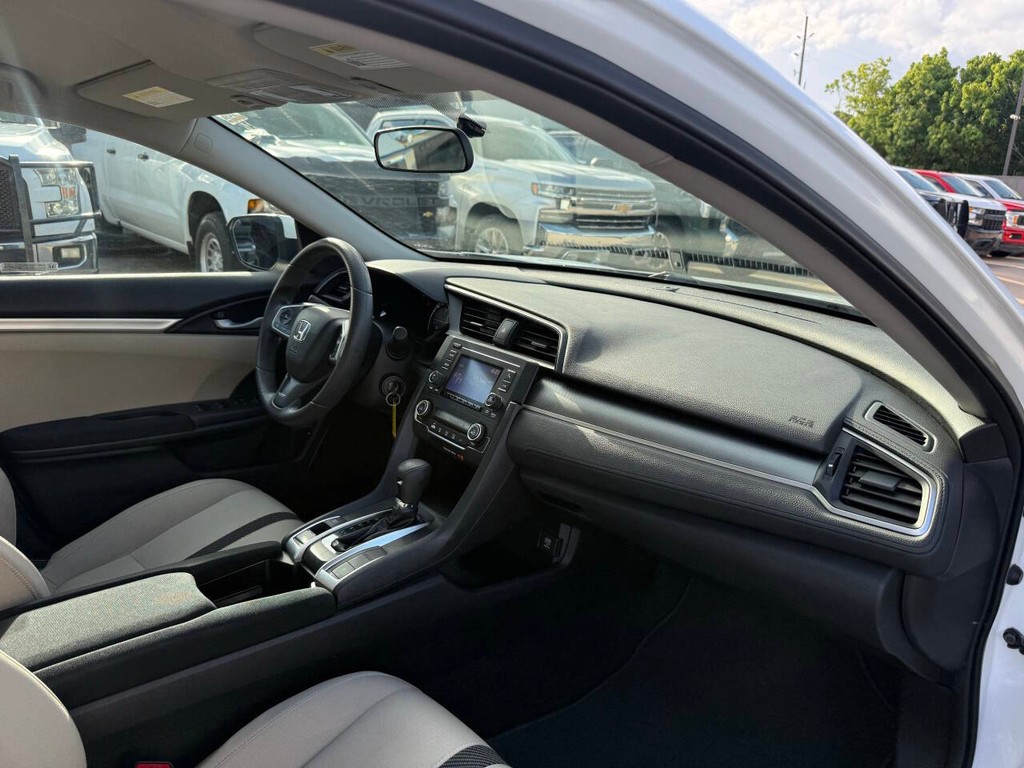 Honda Civic Sedan Vehicle Full-screen Gallery Image 09