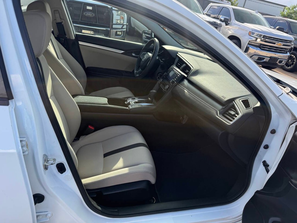 Honda Civic Sedan Vehicle Full-screen Gallery Image 10