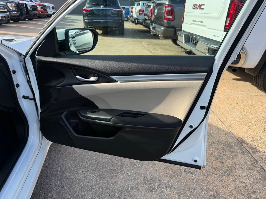 Honda Civic Sedan Vehicle Full-screen Gallery Image 11