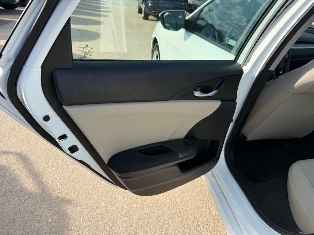Honda Civic Sedan Vehicle Full-screen Gallery Image 14
