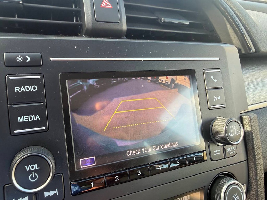 Honda Civic Sedan Vehicle Full-screen Gallery Image 26