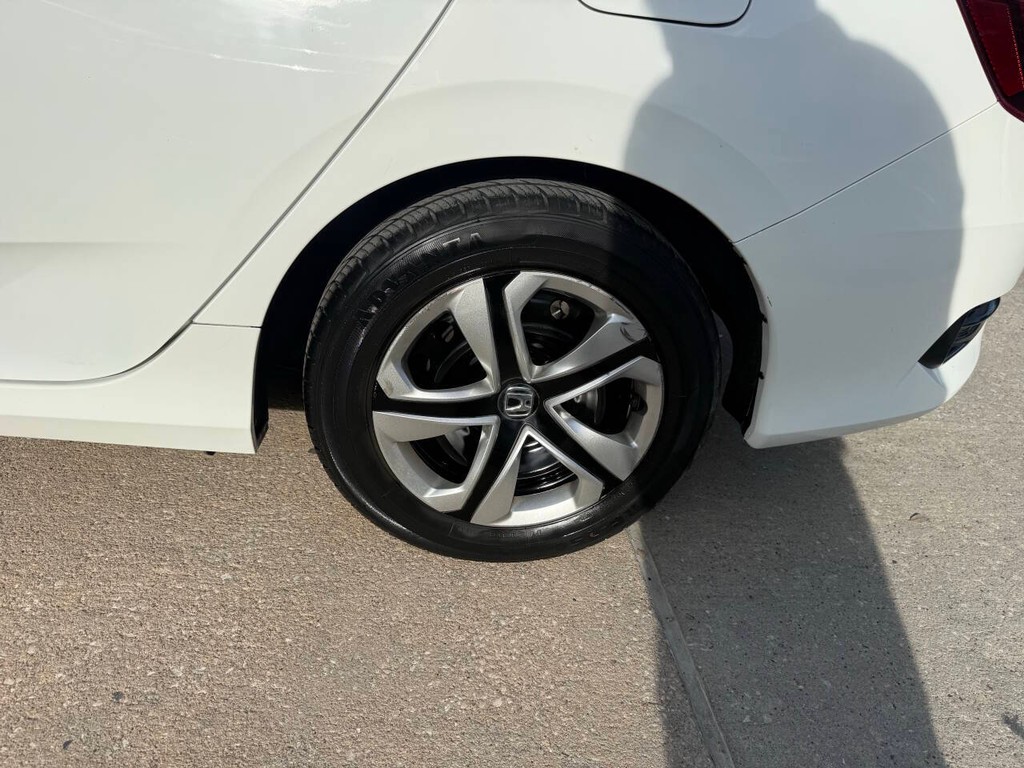 Honda Civic Sedan Vehicle Full-screen Gallery Image 34