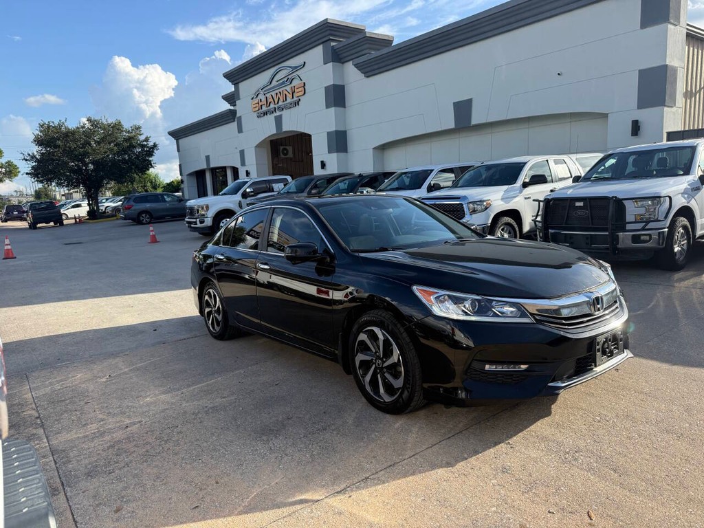 Honda Accord Sedan Vehicle Full-screen Gallery Image 02