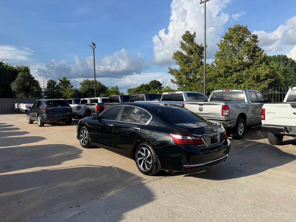 Honda Accord Sedan Vehicle Full-screen Gallery Image 04