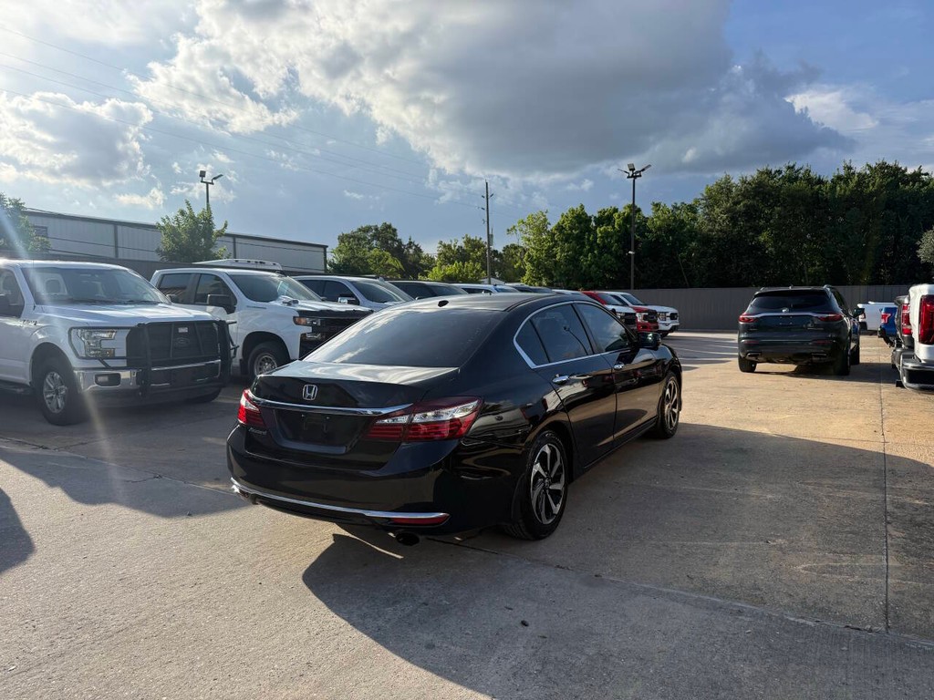 Honda Accord Sedan Vehicle Full-screen Gallery Image 05