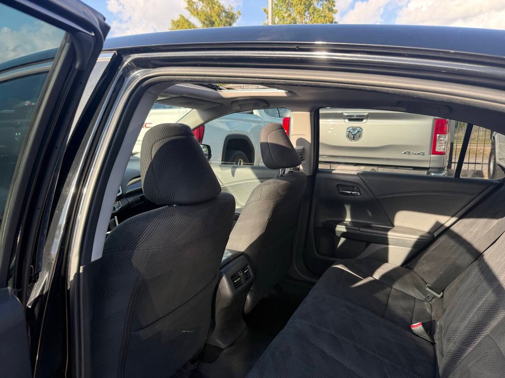 Honda Accord Sedan Vehicle Full-screen Gallery Image 12