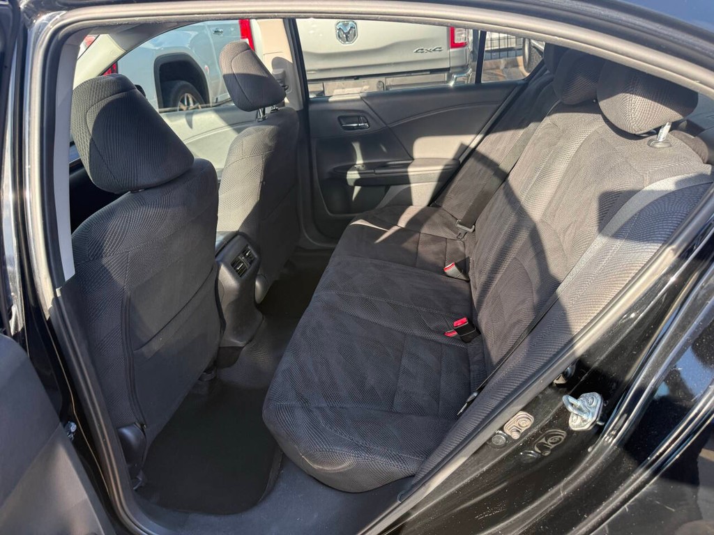 Honda Accord Sedan Vehicle Full-screen Gallery Image 13