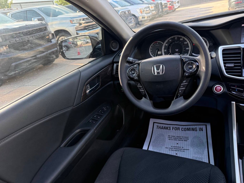 Honda Accord Sedan Vehicle Full-screen Gallery Image 19