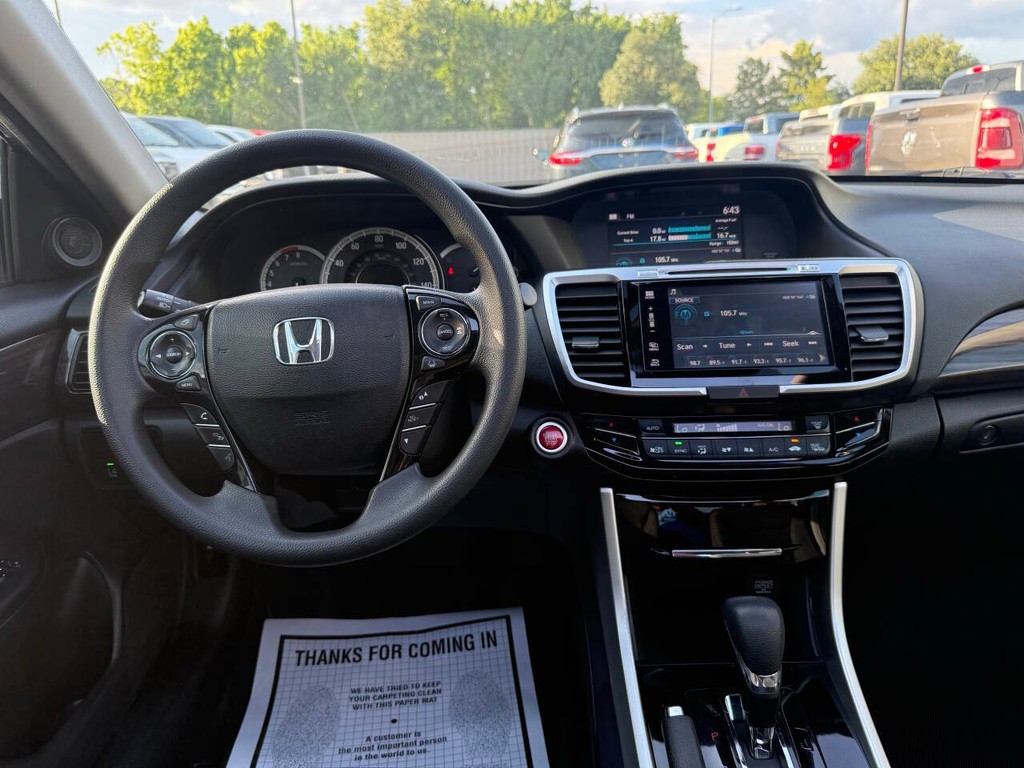 Honda Accord Sedan Vehicle Full-screen Gallery Image 21